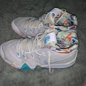 Kyrie 4 size 6 youth